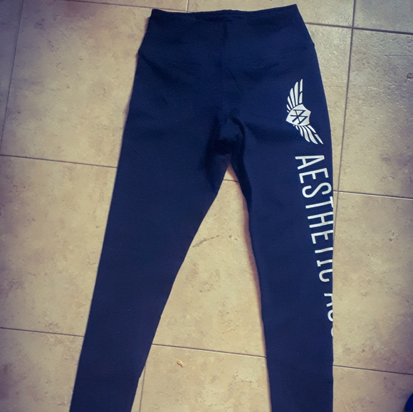 Like New! Aesthetic Assembly work out pants - Picture 3 of 7